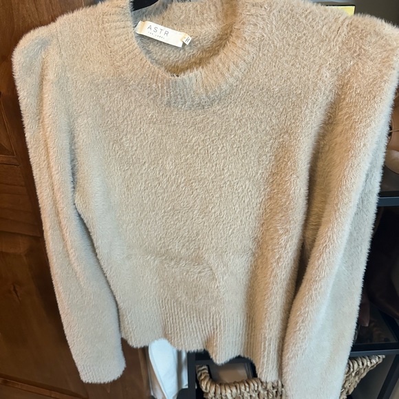 Revolve Astr The Label Sweater - Picture 4 of 12